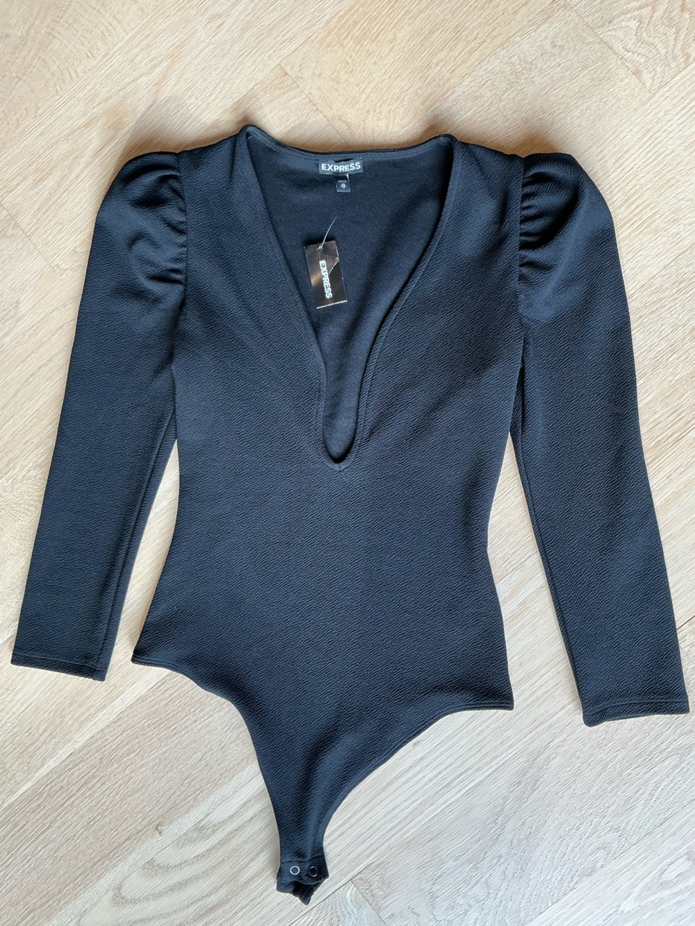 Express NWT! Black Plunge Neck Puff Sleeve Textured Bodysuit Women’s Size XS